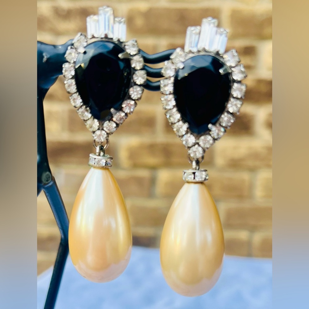 Les Bernard Pearl Drop earrings